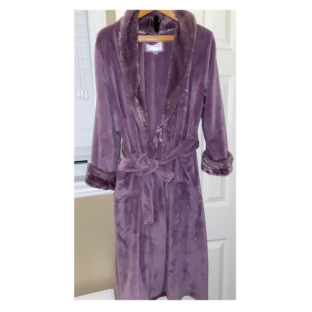Robe Size Medium - Warm and Brand new